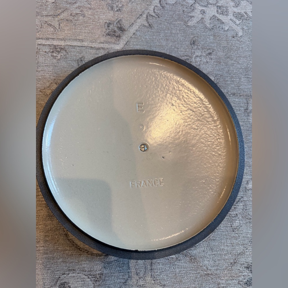 Le Creuset Pale Blue Enamel Cast Iron Lid with Black Knob VTG 10” - Picture 4 of 10